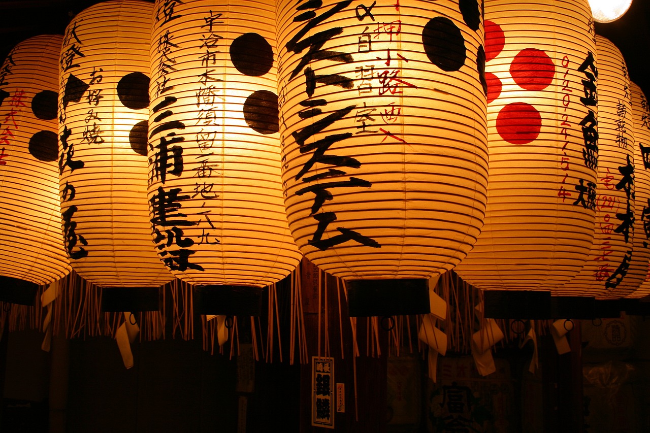 lanterns, japan, tokyo-1043416.jpg